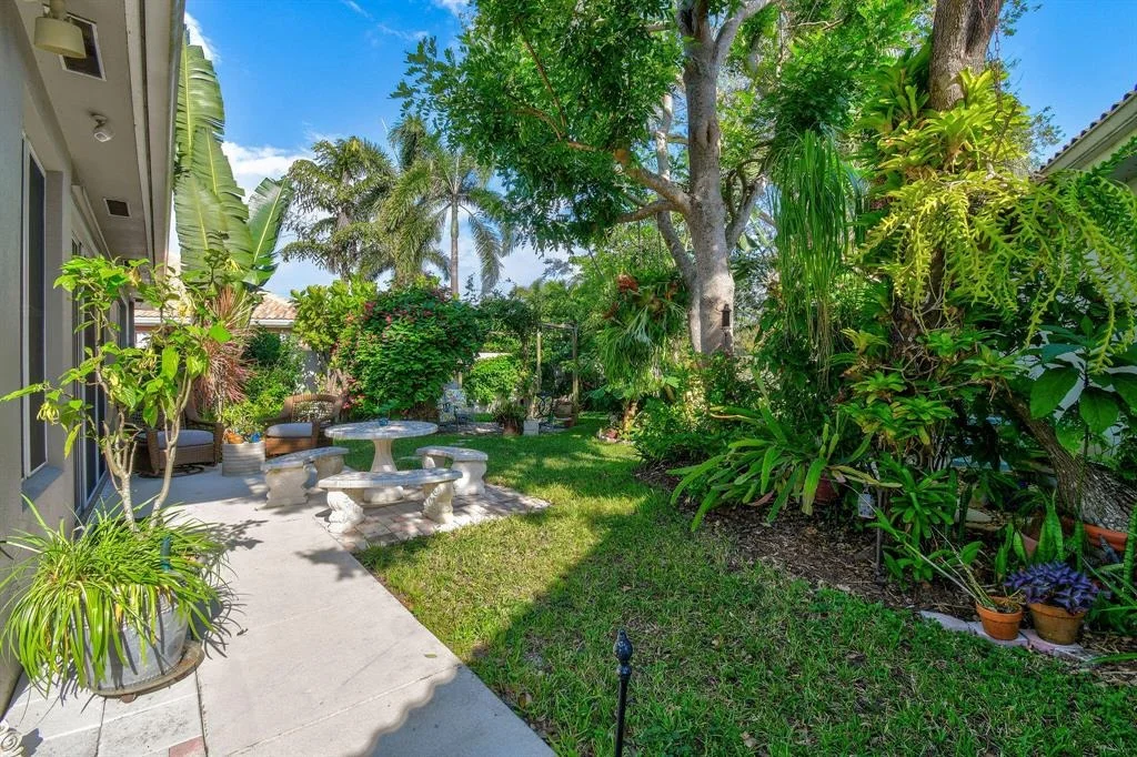 Photo of 187 S Hampton Drive