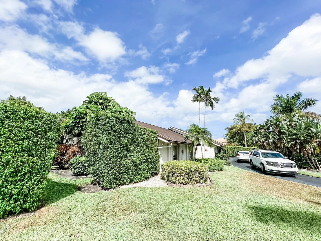 Photo of 4563 Gleneagles Drive