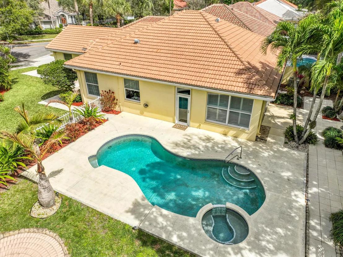 Photo of 190 S Hampton Drive