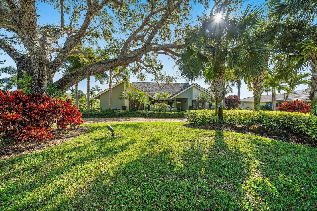 Photo of 41 SE Saddleback Road
