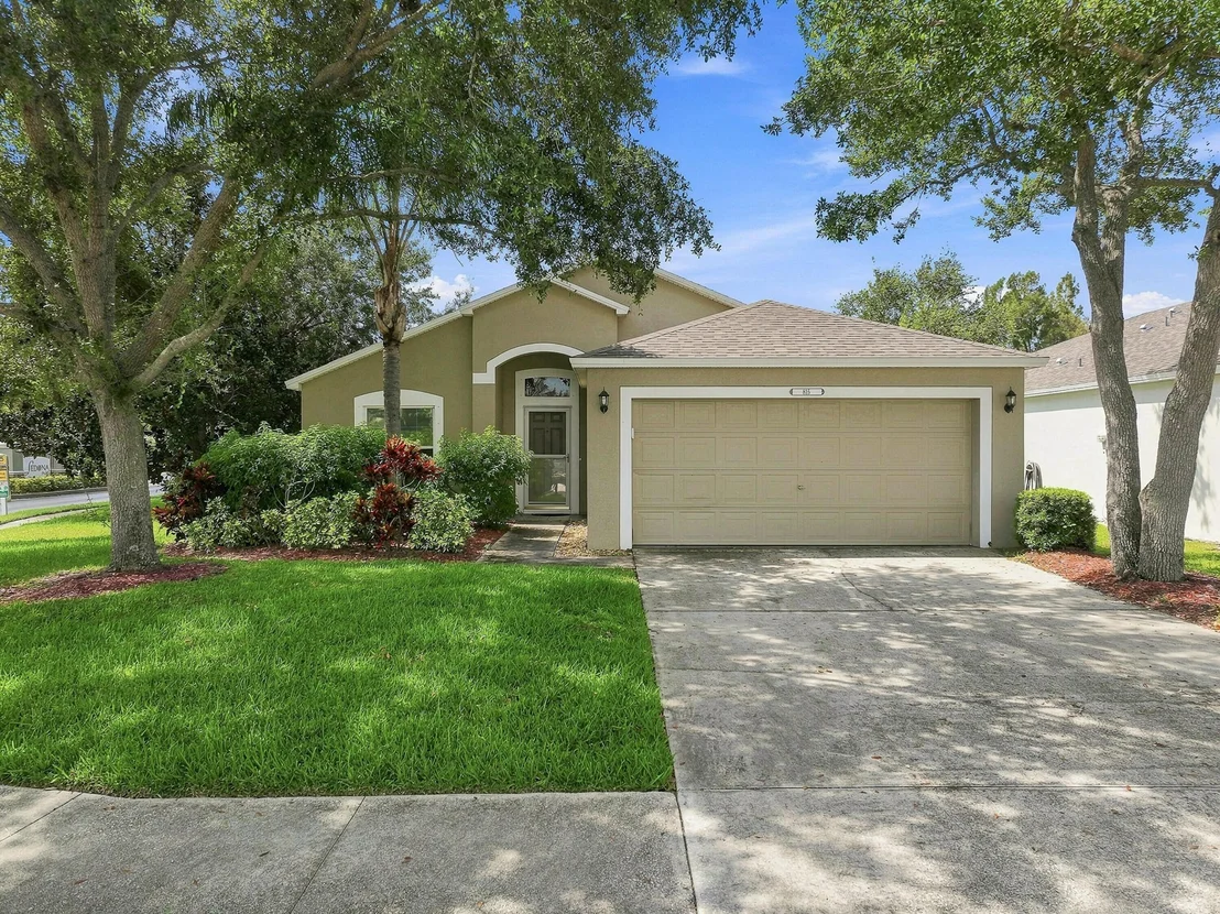 Photo of 815 Greenleaf Circle