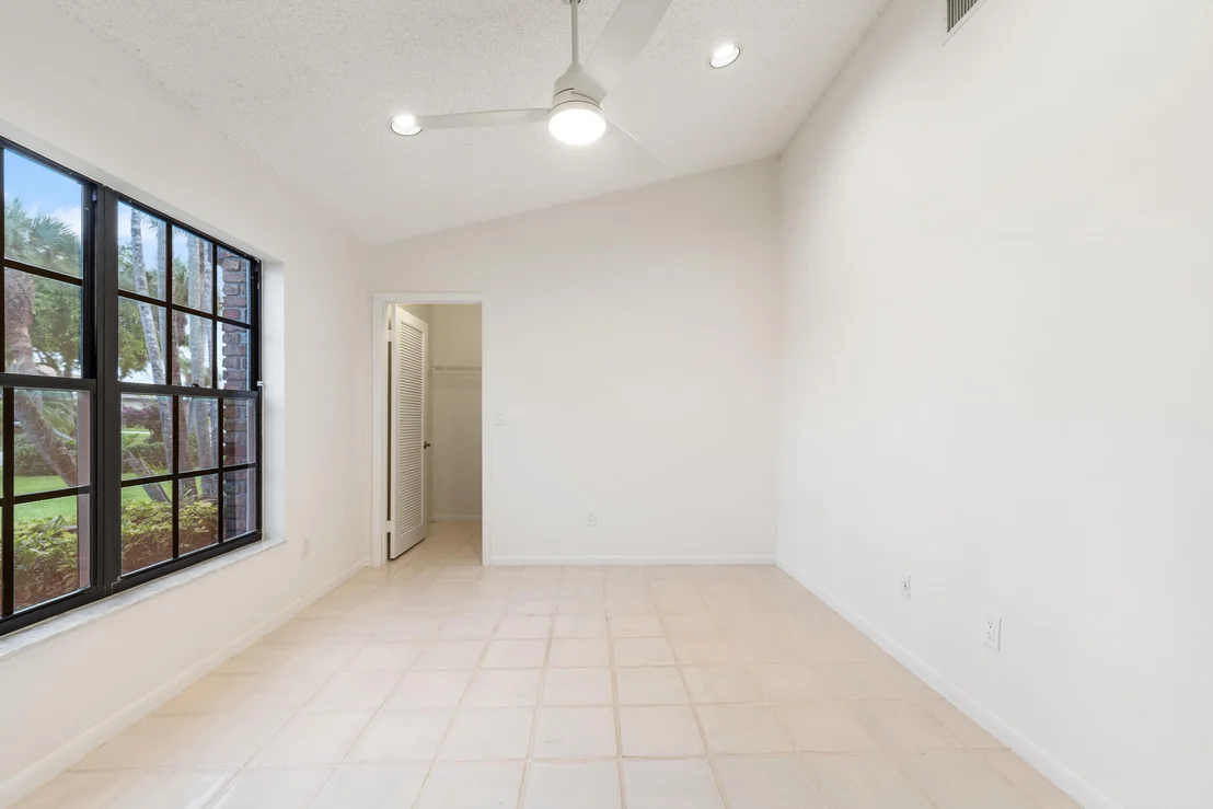 Photo of 7219 Le Chalet Boulevard