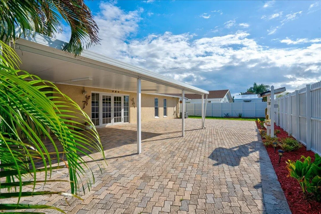 Photo of 4388 Mediterranean Road