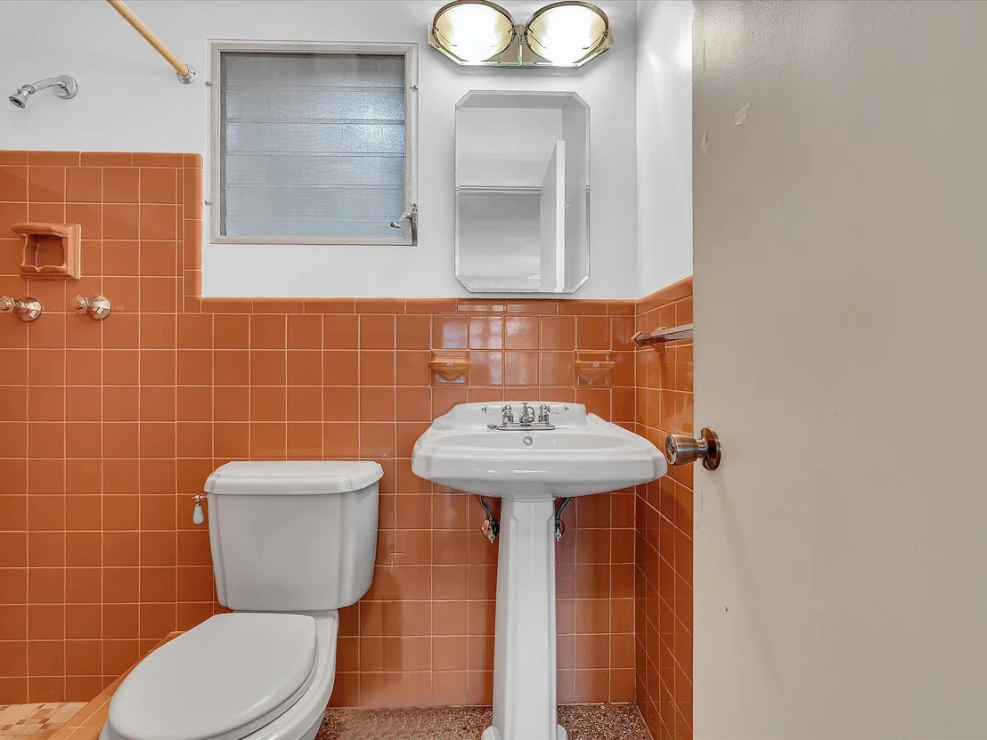 Photo of 702 S RIVERSIDE Drive