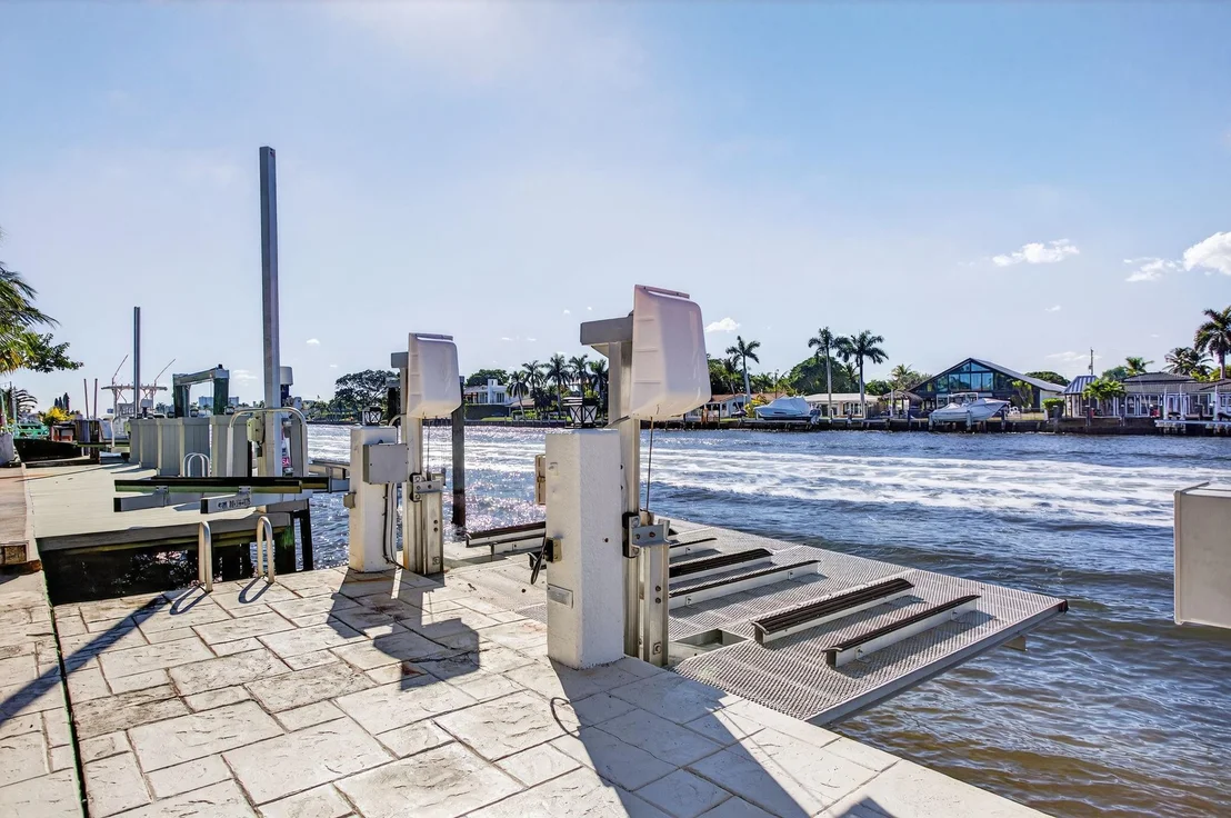 Photo of 513 S Riverside Drive