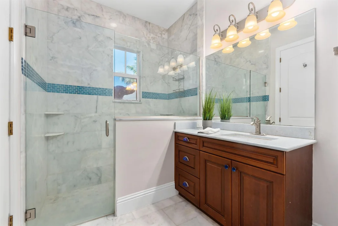 Photo of 202 E Riverside Drive