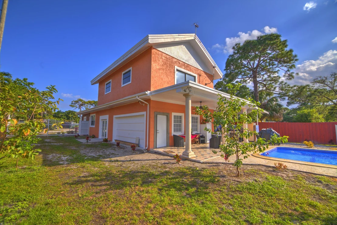 Photo of 919 Rudolph Road