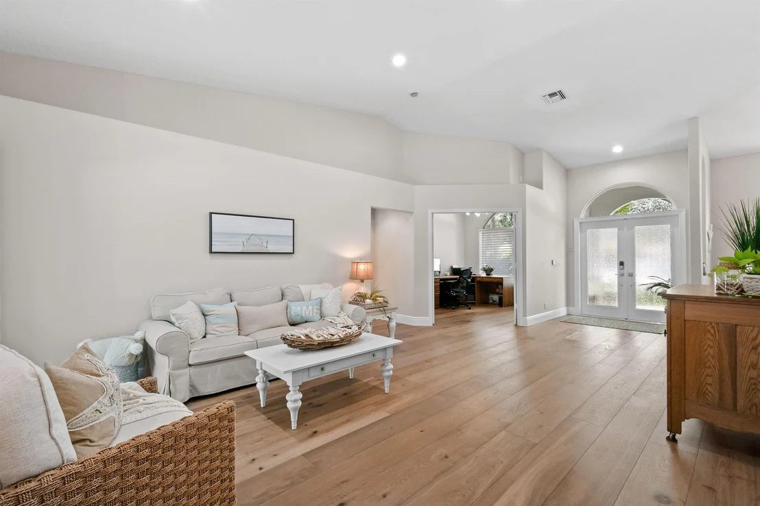 Photo of 274 Crane Point N