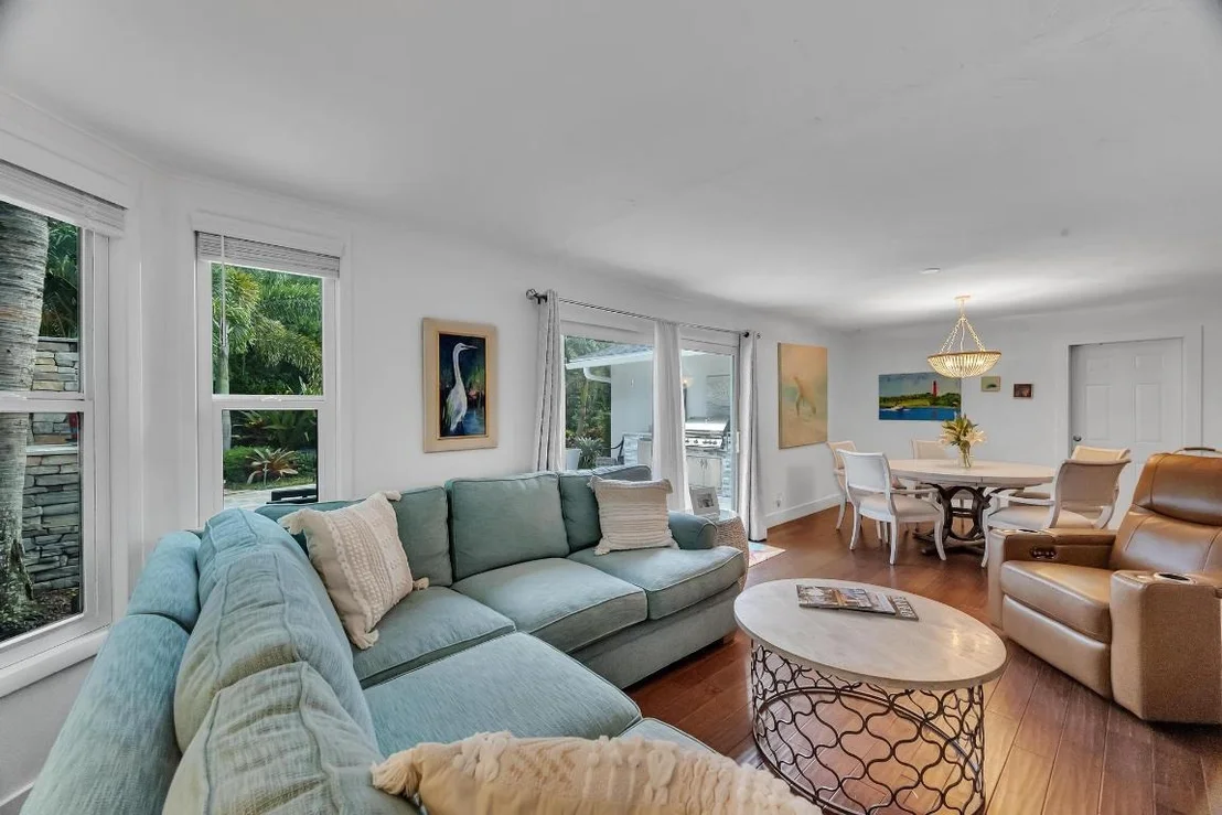Photo of 924 Pompano Drive