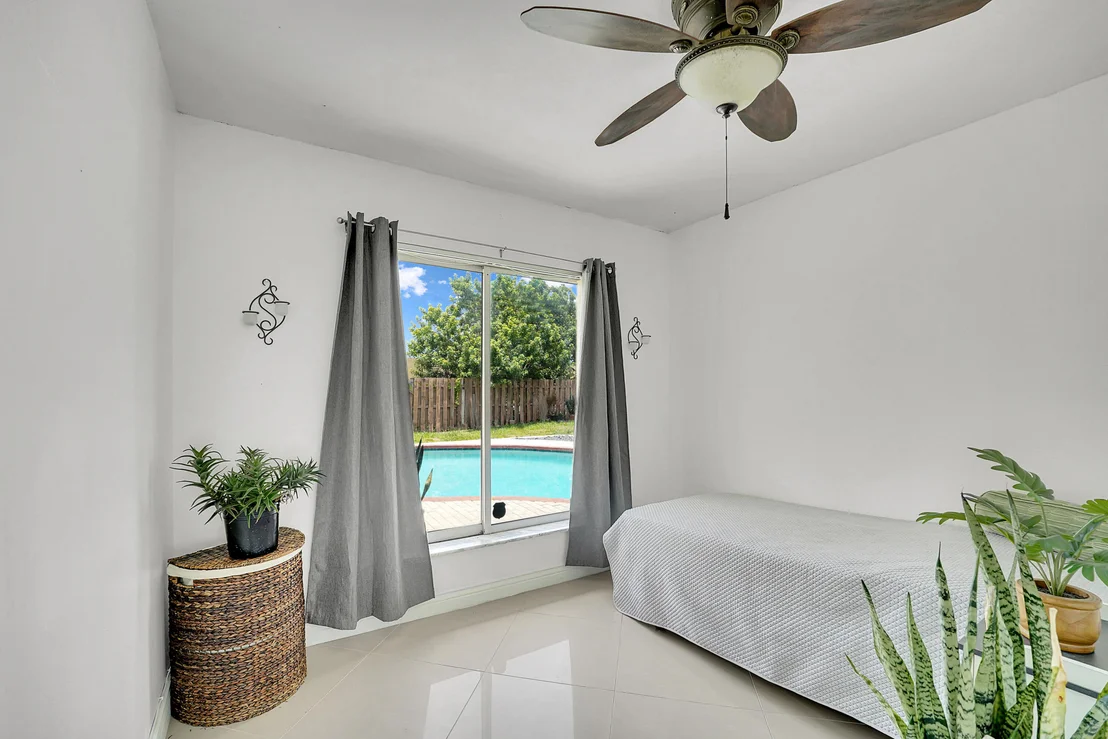 Photo of 555 NW 50TH Place