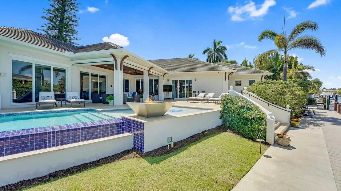 Photo of 975 Banyan Drive
