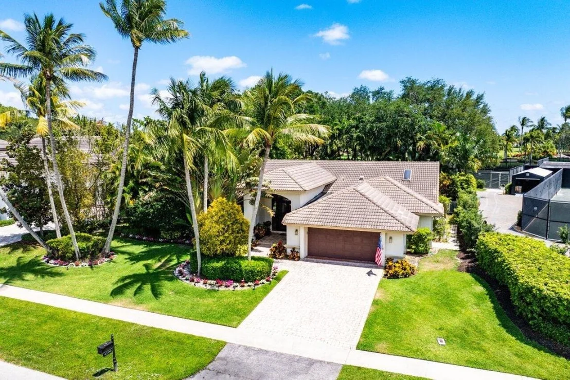 Photo of 4590 Live Oak Boulevard
