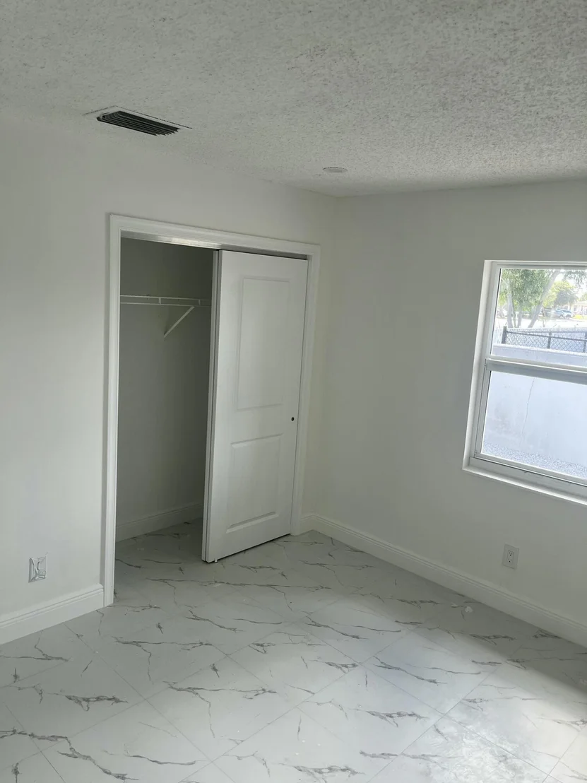Photo of 2747 Summit Boulevard