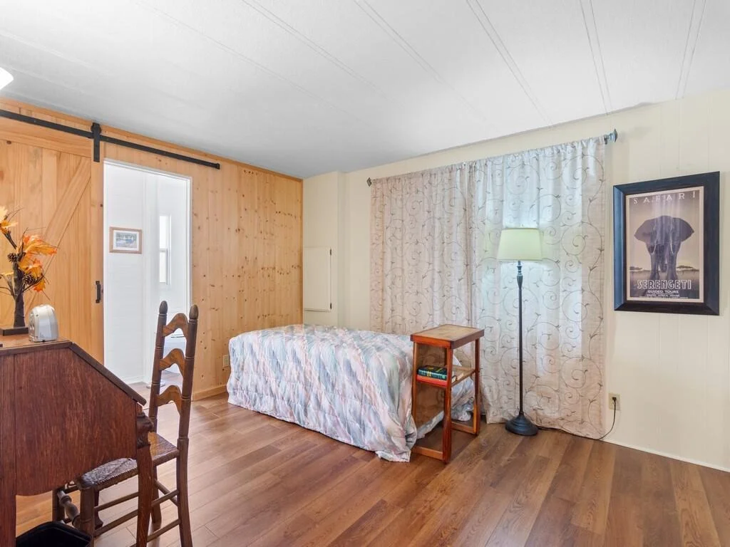 Photo of 196 NE Emerald Drive