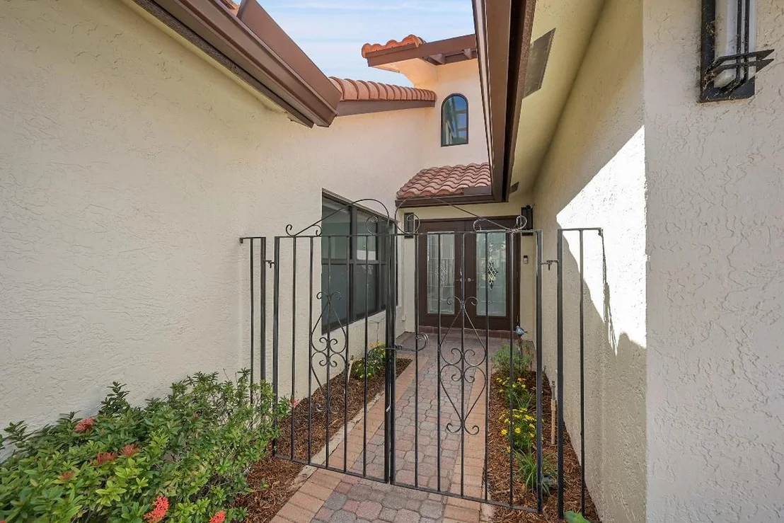 Photo of 22573 Esplanada Drive