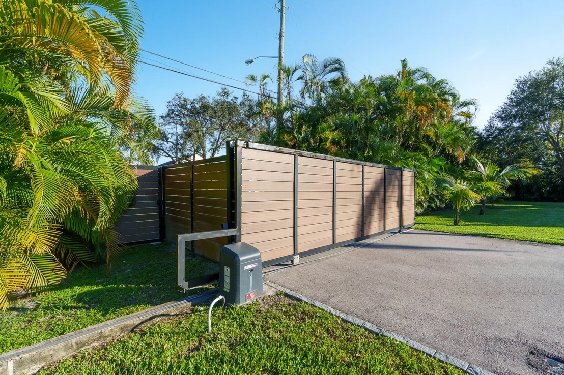 Photo of 7647 Lawrence Road
