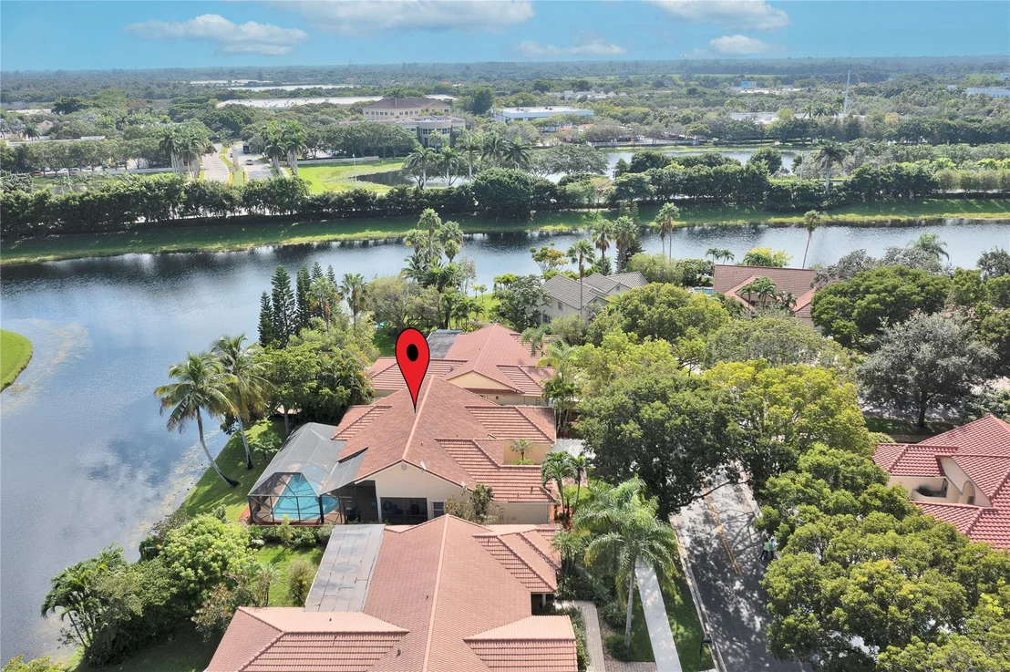 Photo of 1615 Lakeshore Circle