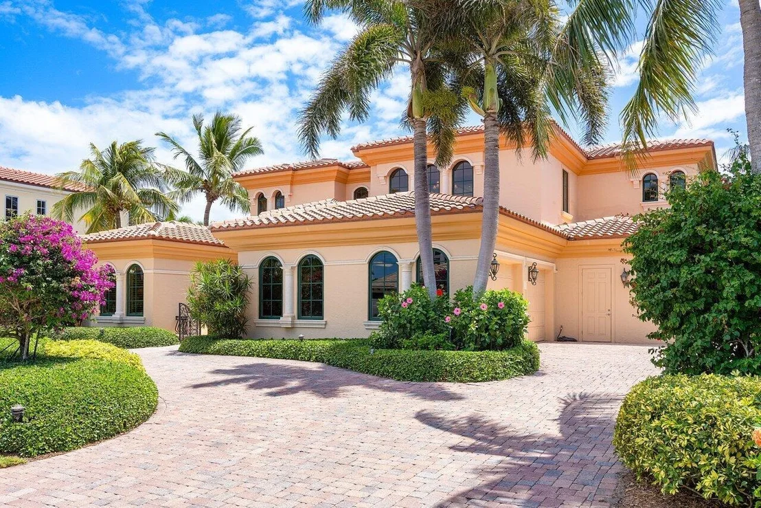 Photo of 6971 SE Harbor Circle