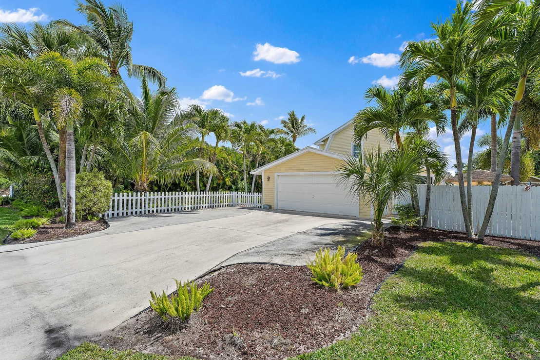 Photo of 715 Warren Drive