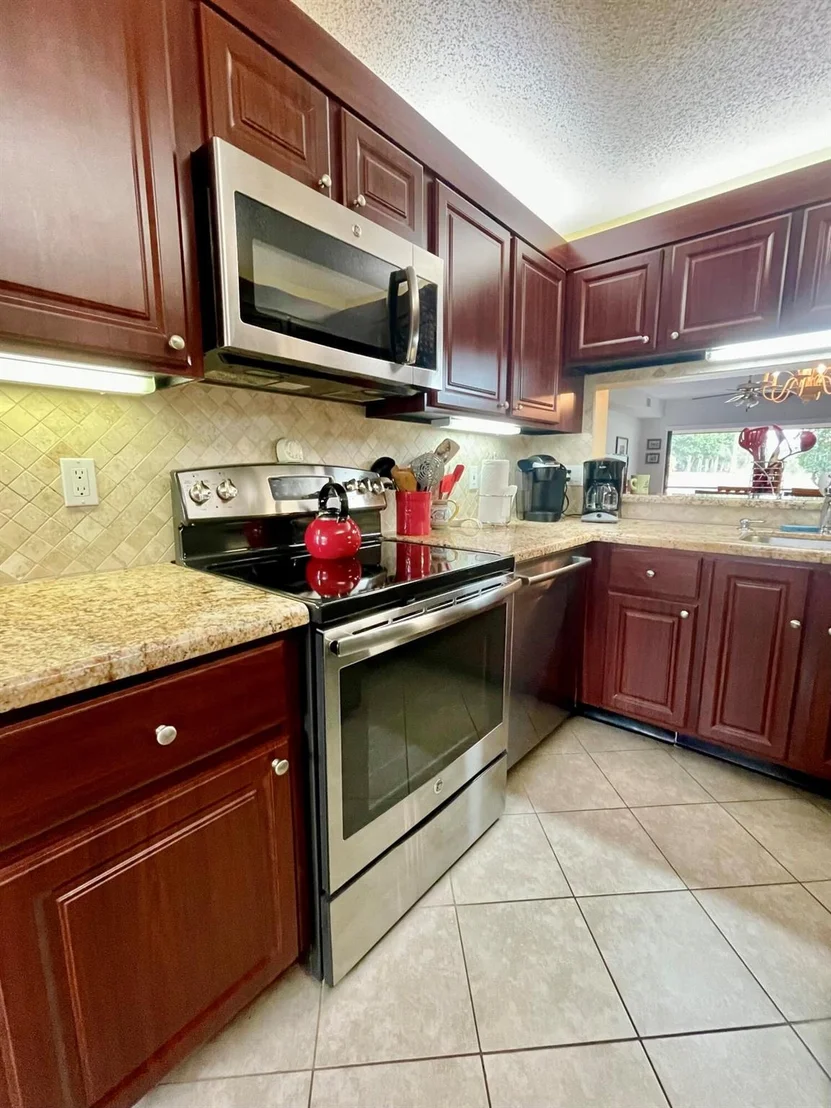 Photo of Unit E at 1501 Pinecrest Circle