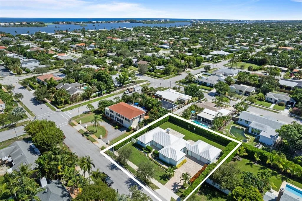 Photo of 322 Colonial Road