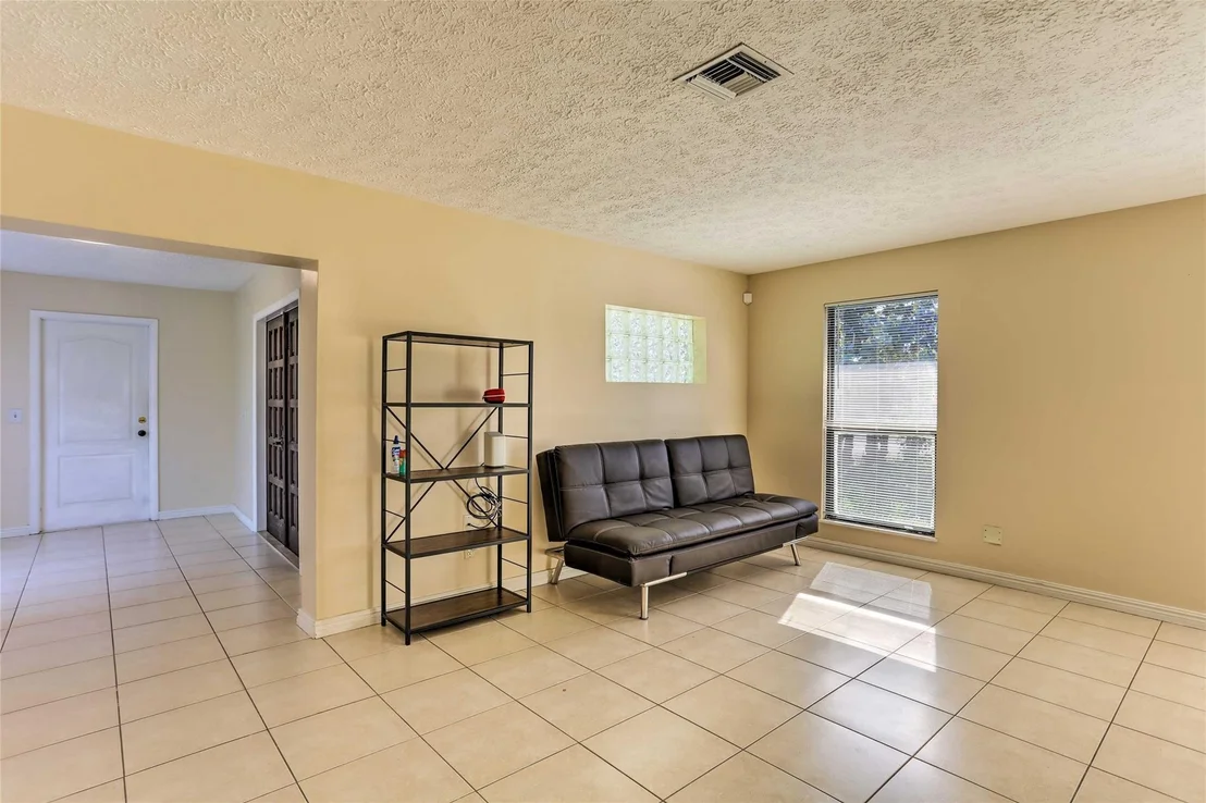 Photo of 928 Jackson Way