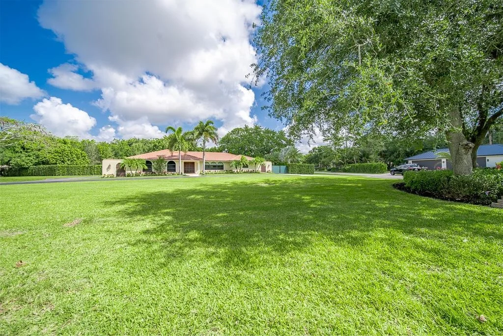 Photo of 12483 Pineacre Lane