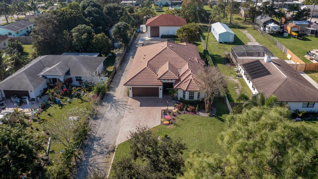 Photo of 5587 1st Road