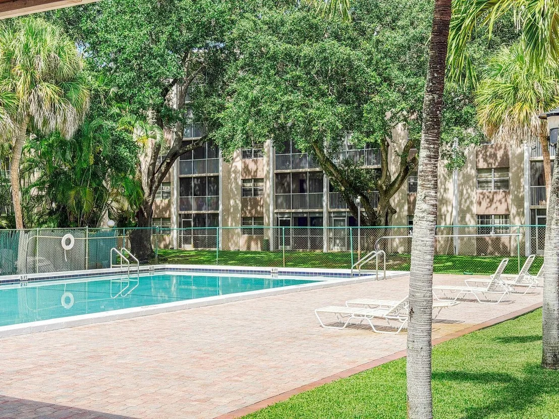 Photo of Unit 508 at 1075 RIVERSIDE Drive