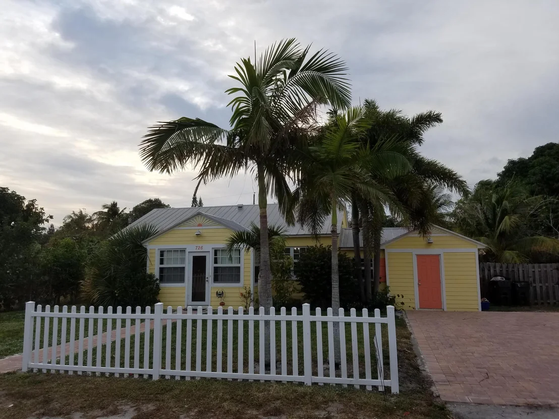 Photo of 726 SE 3rd Avenue