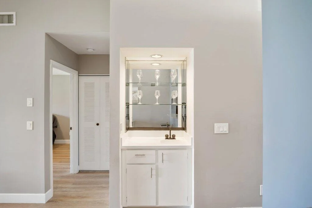 Photo of Unit B at 1402 Pinecrest Circle