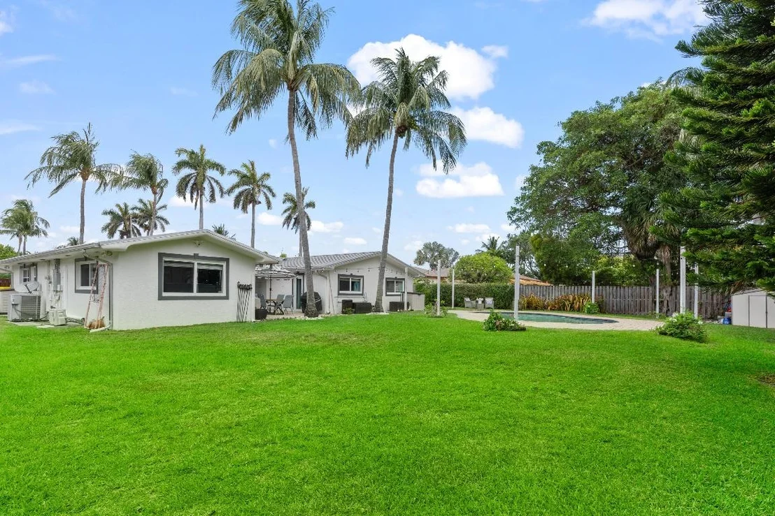 Photo of 912 Roberts Road