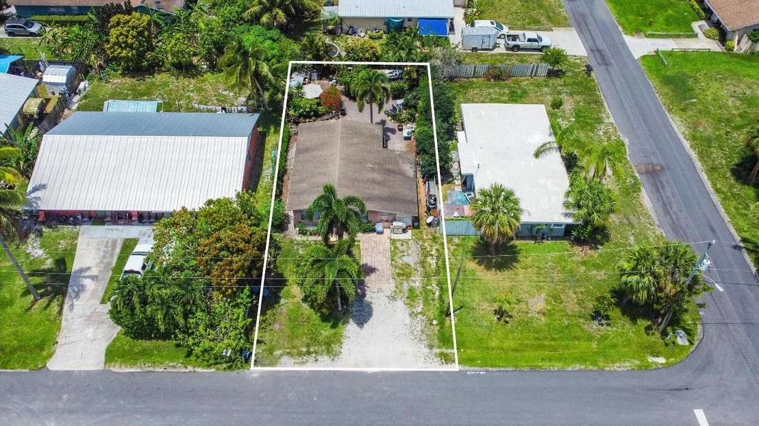 Photo of 3044 SE Camino Avenue