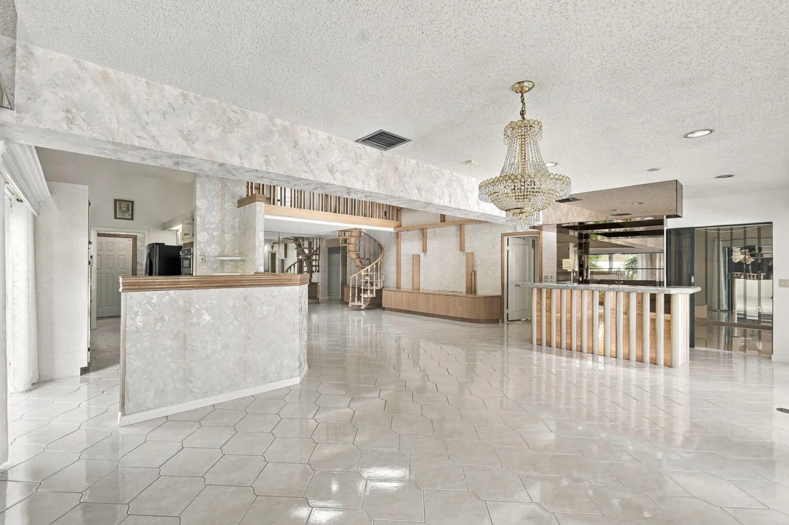 Photo of 352 River Edge Road