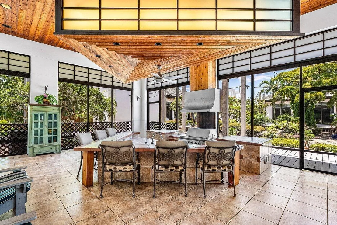 Photo of 8549 SURREY Lane