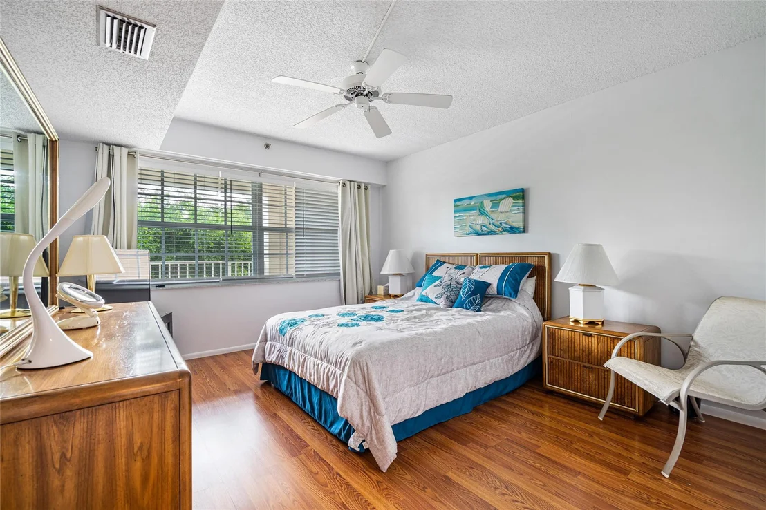Photo of Unit 310 at 3507 Oaks Way