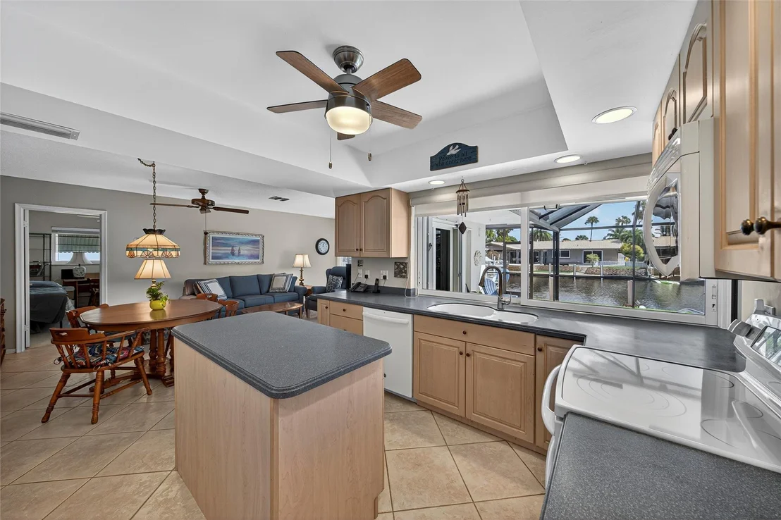 Photo of 630 SE 6th Avenue