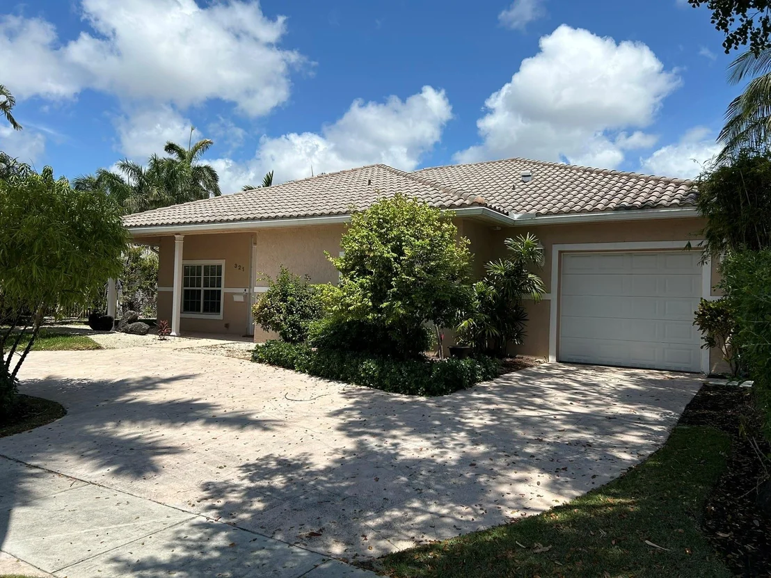 Photo of 321 SE 10th Street