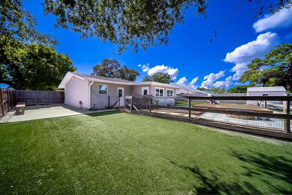 Photo of 425 Erie Drive