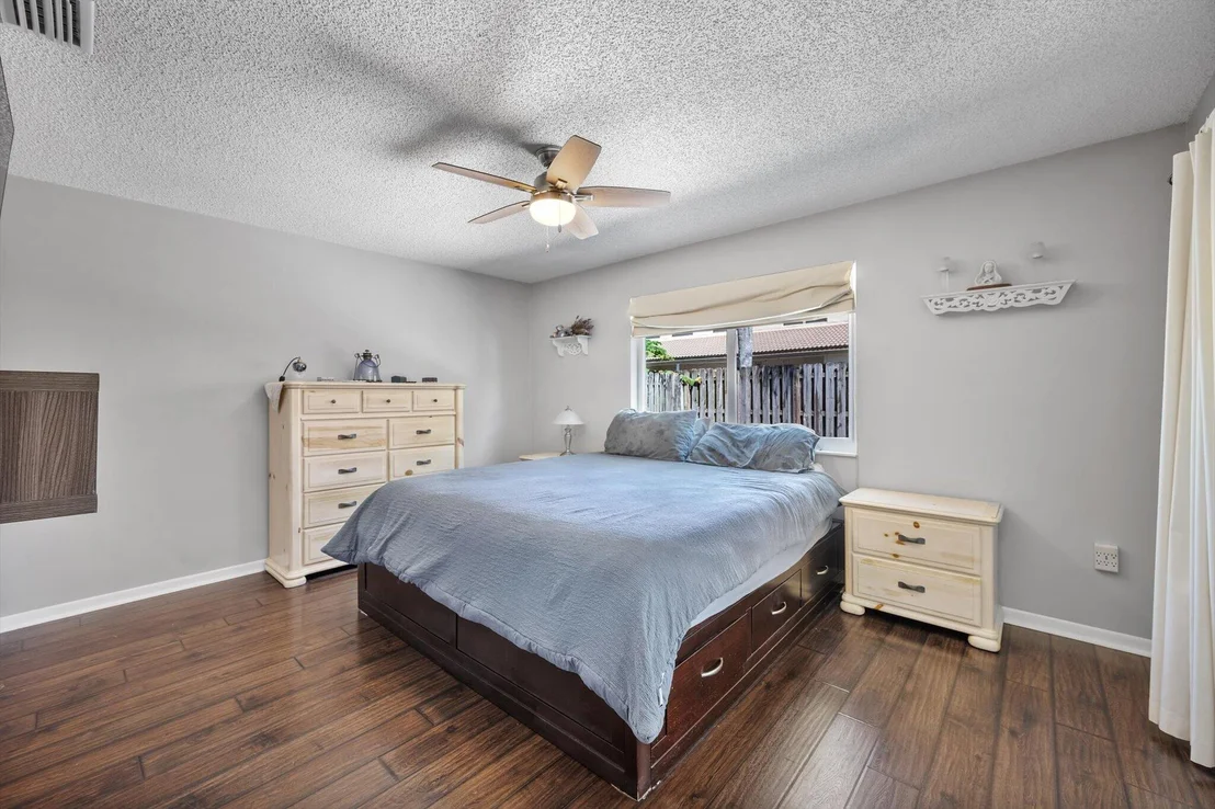 Photo of 15541 Dover Court