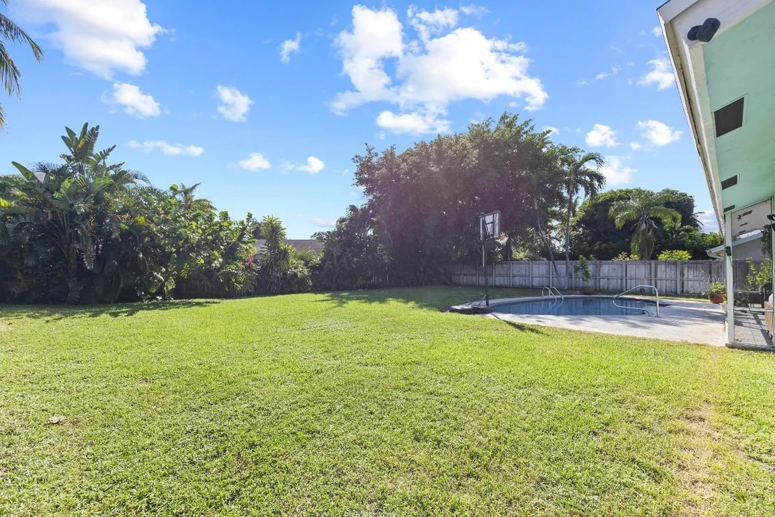 Photo of 836 NW 9th Way