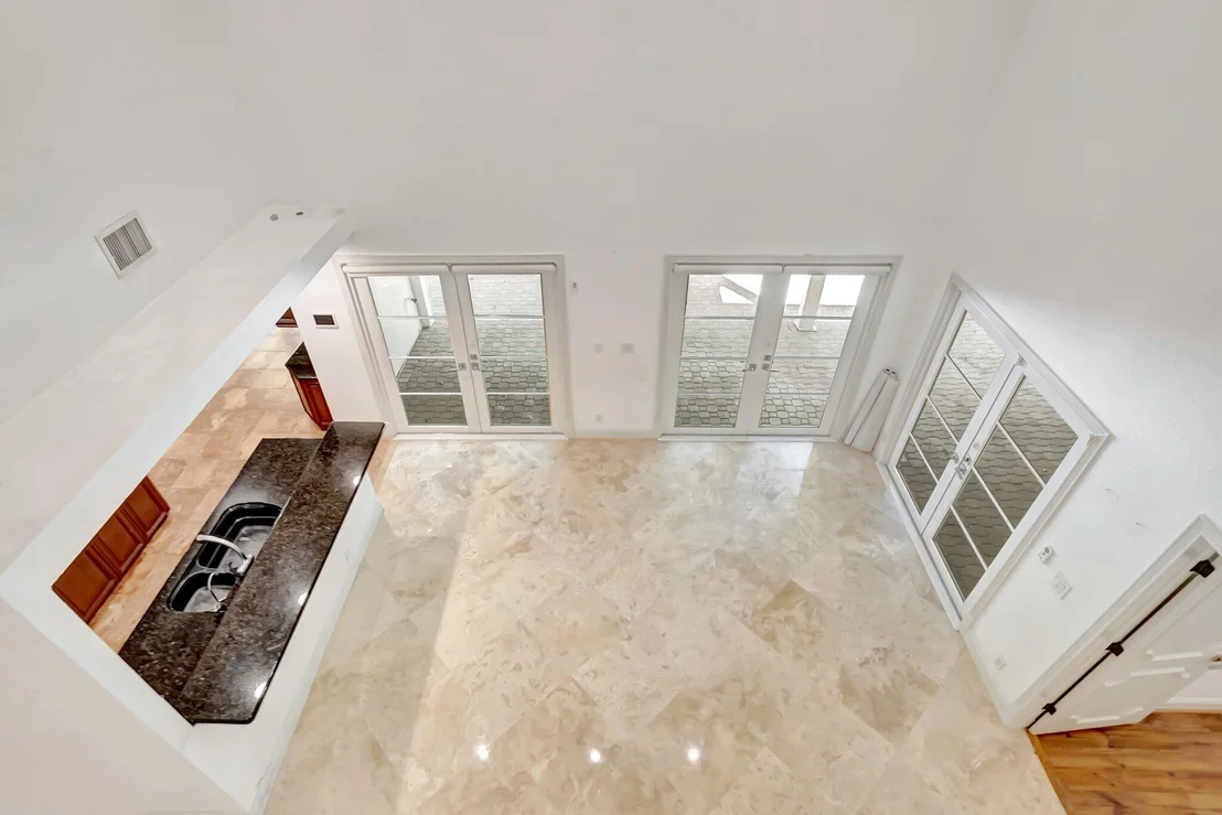 Photo of 930 N Parkside Cir Circle N