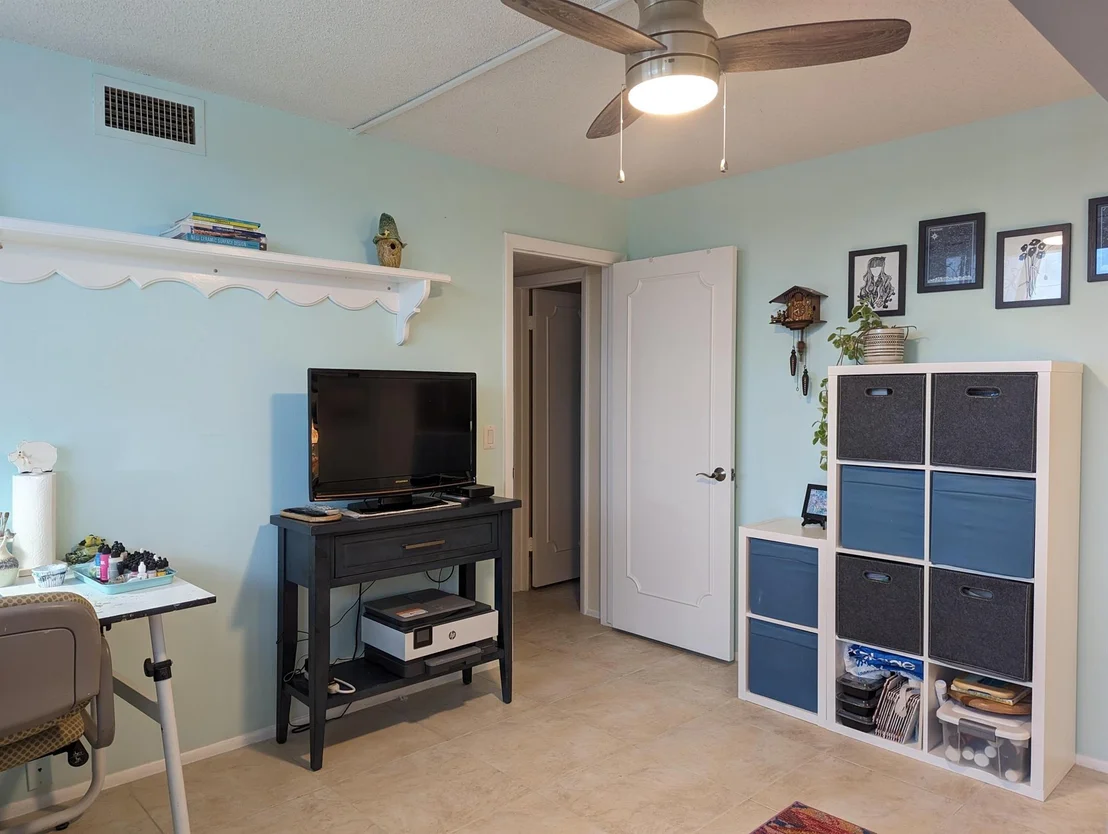 Photo of Unit UNIT405 at 2829 Florida Boulevard
