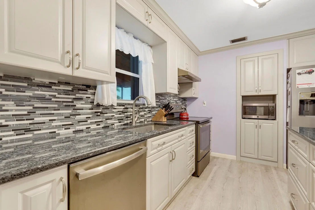 Photo of 640 NE 23 Court