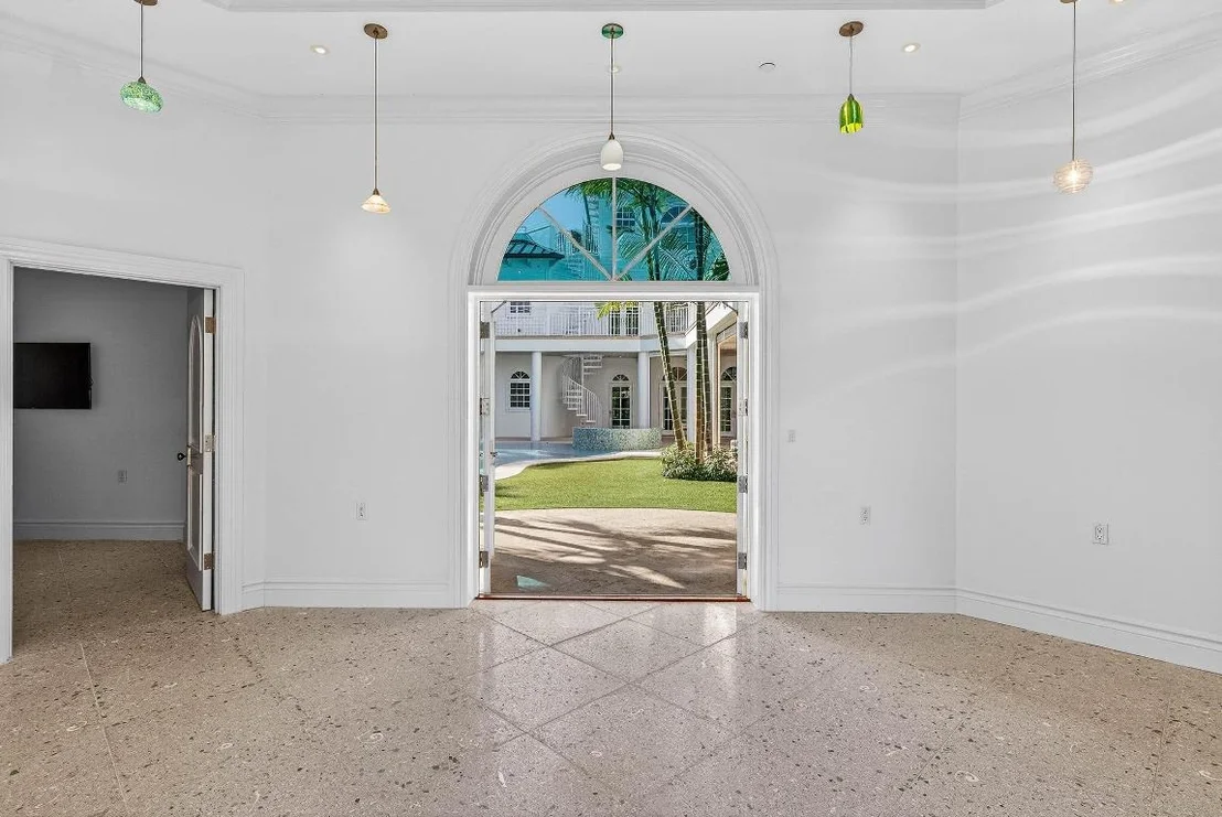 Photo of 720 N Ocean Boulevard