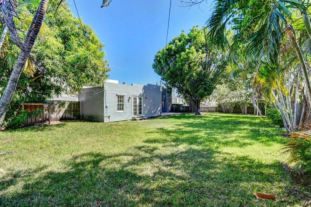 Photo of 415 Avenida Alegre