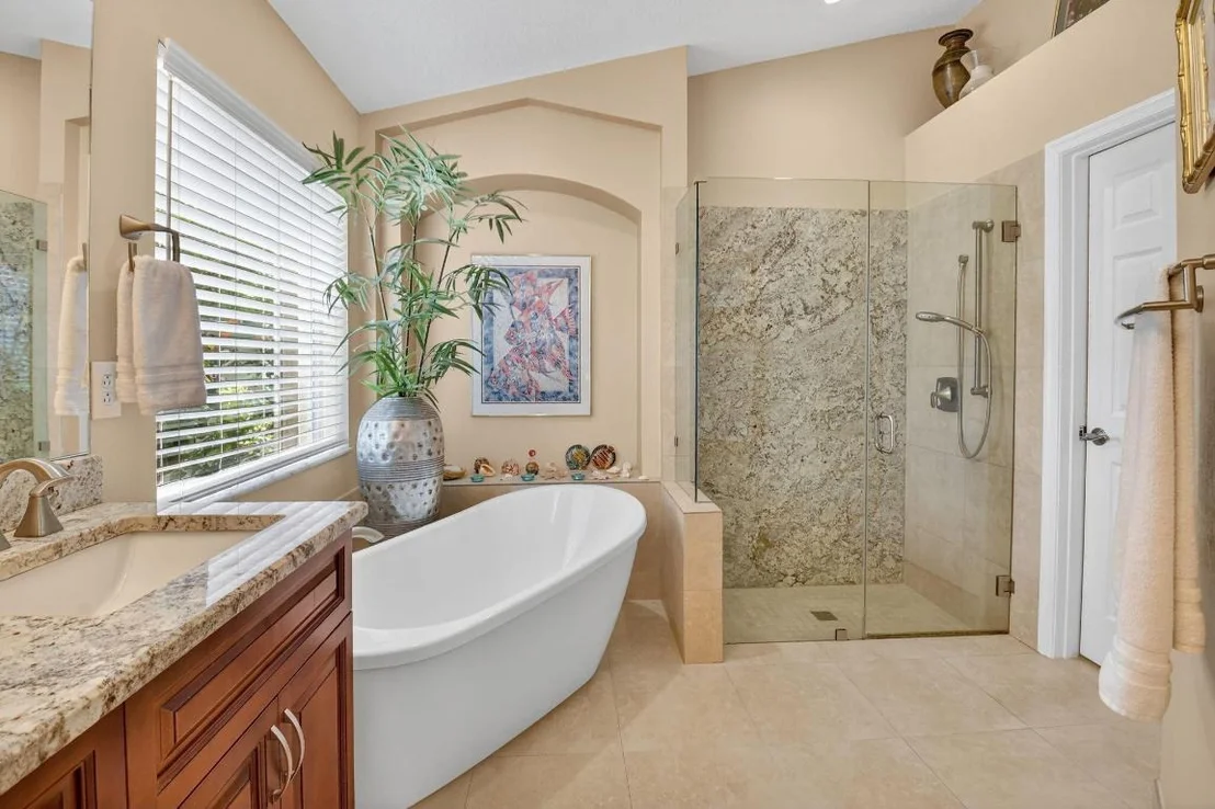 Photo of 523 Canoe Point