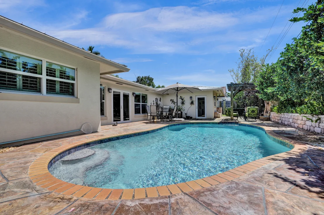 Photo of 445 SE 17th Terrace