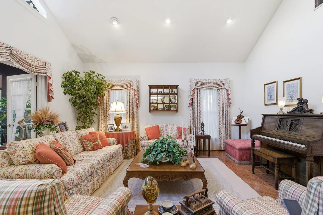 Photo of 4838 Charlton Way