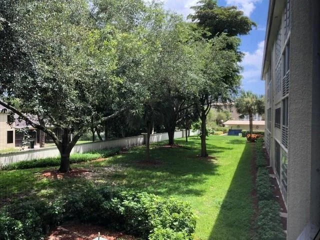 Photo of Unit F2 at 1901 Bermuda Circle